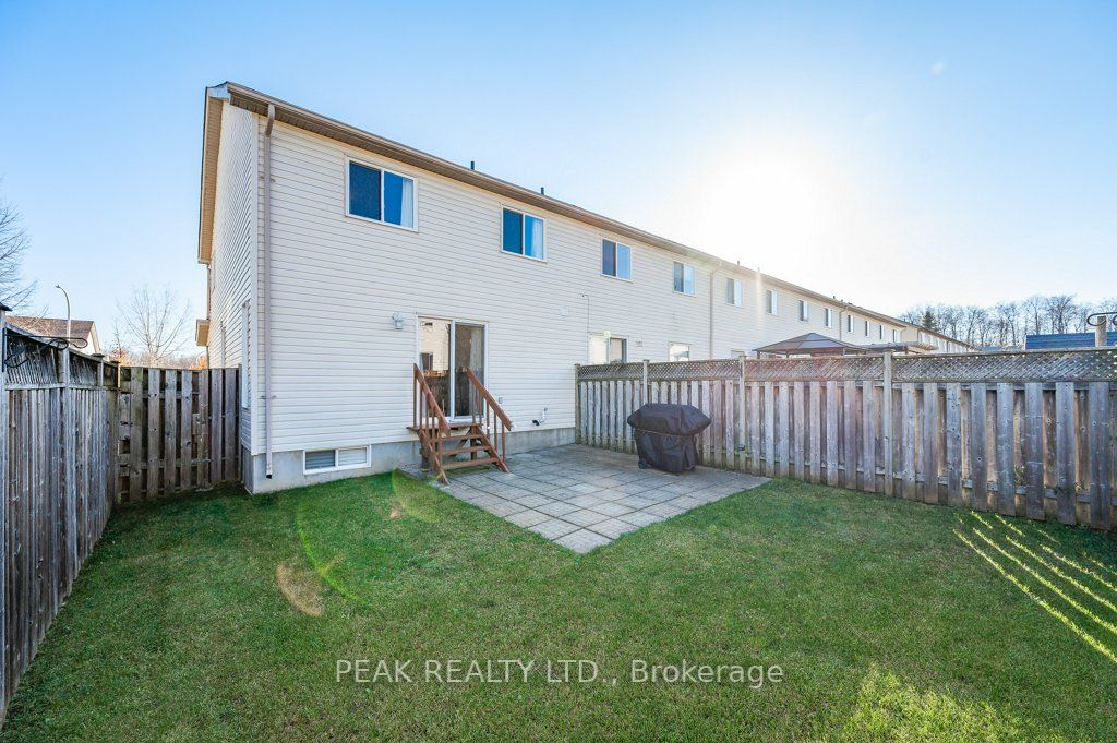 92 Foxglove Cres
