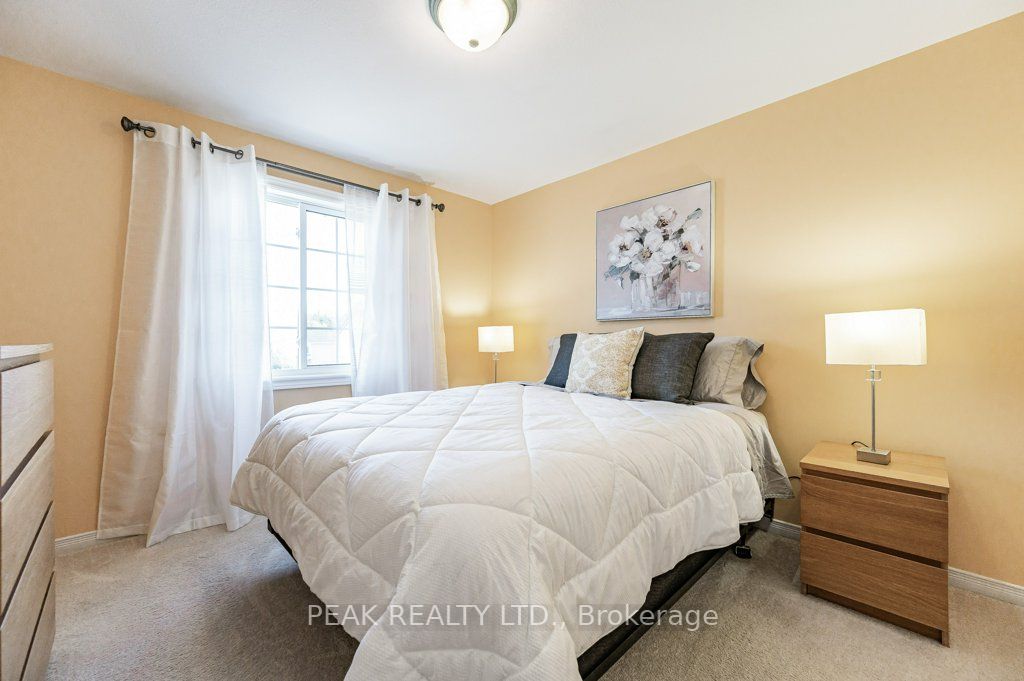 92 Foxglove Cres