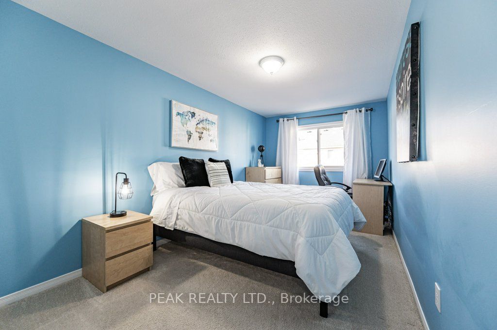 92 Foxglove Cres