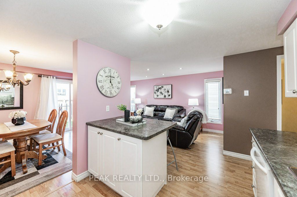 92 Foxglove Cres