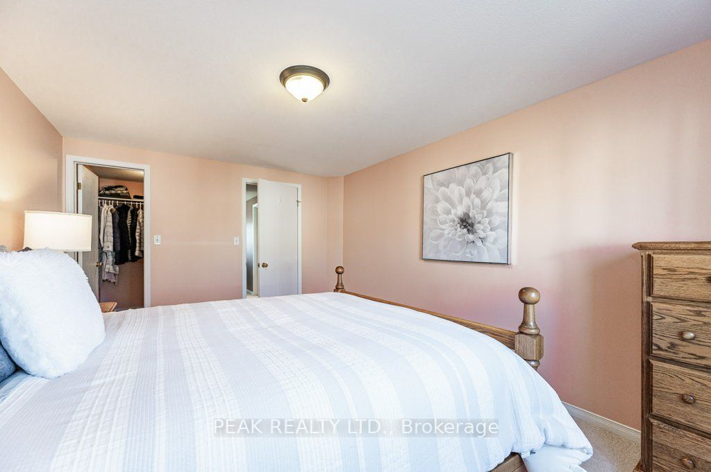 92 Foxglove Cres