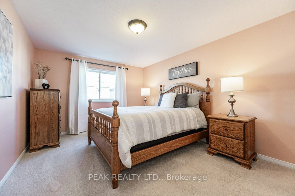 92 Foxglove Cres