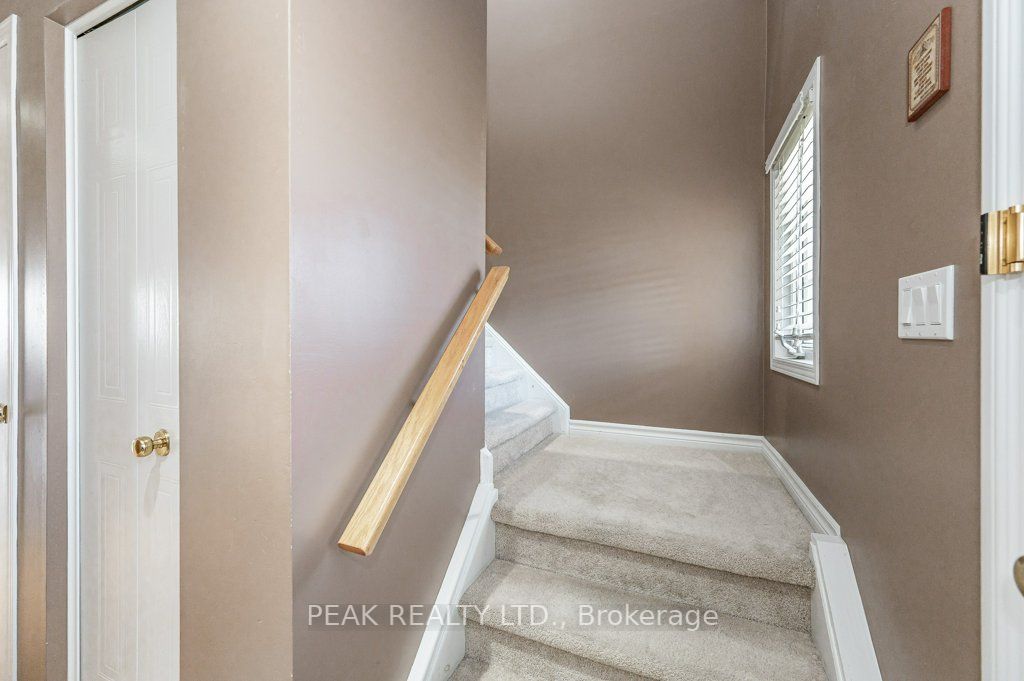 92 Foxglove Cres