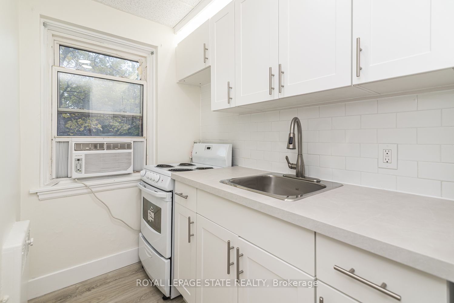 137 Emerald St S, #18