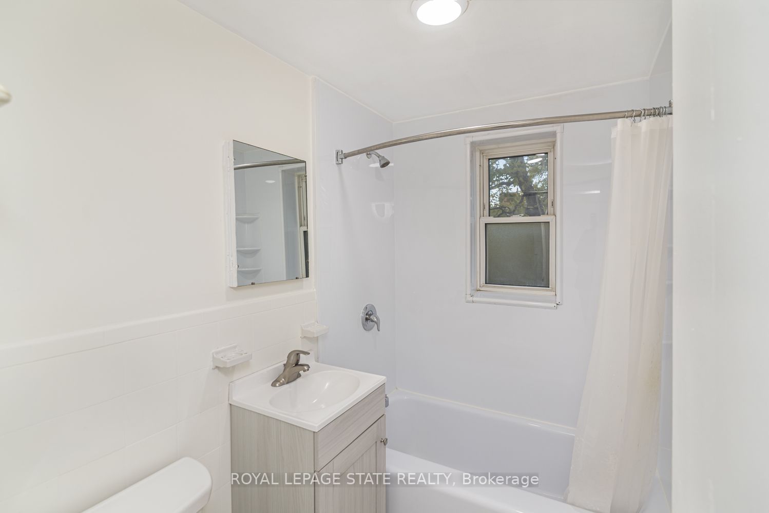 137 Emerald St S, #18