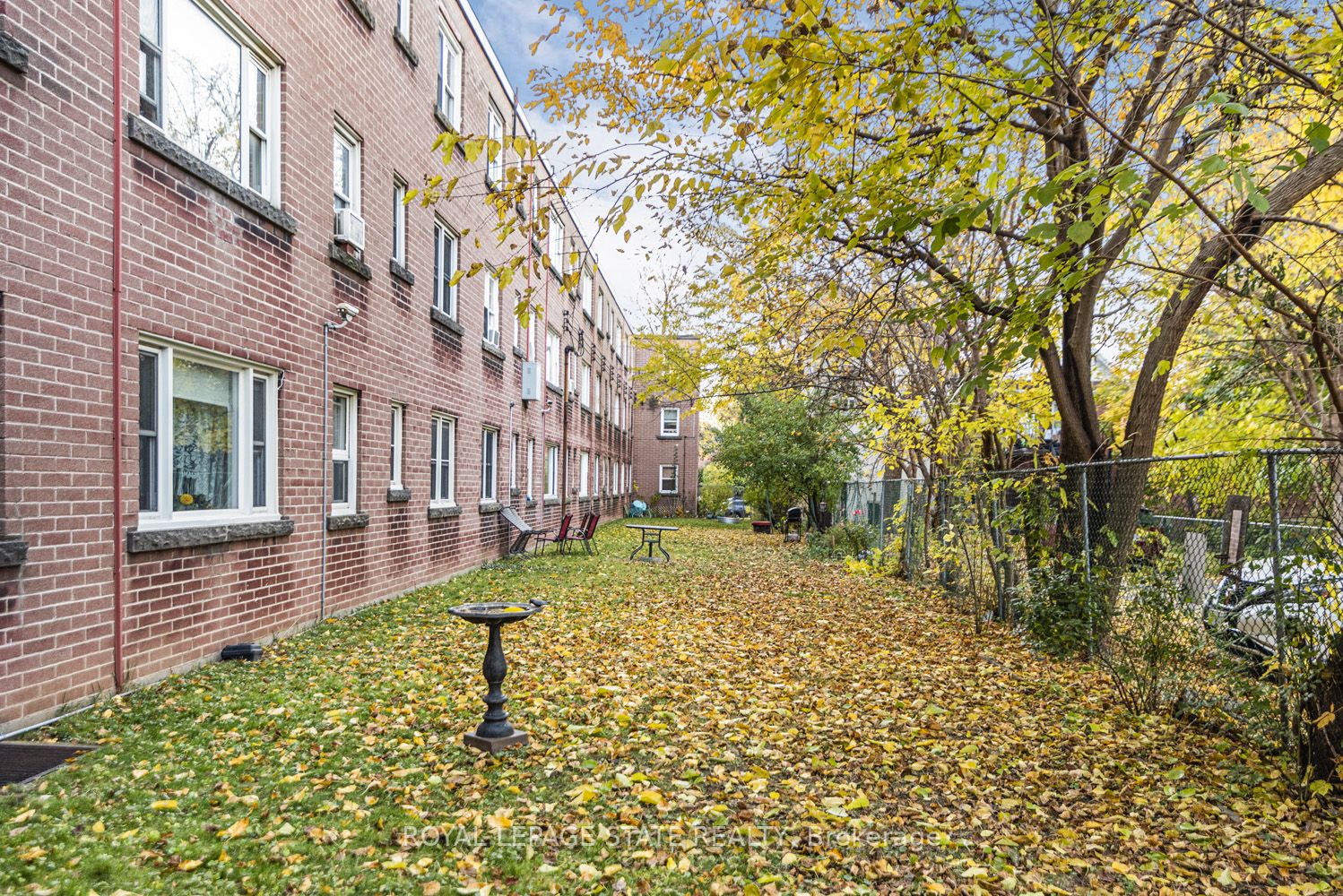 137 Emerald St S, #18