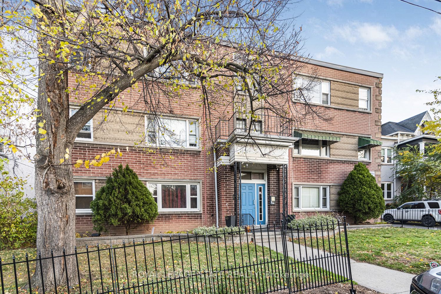137 Emerald St S, #18