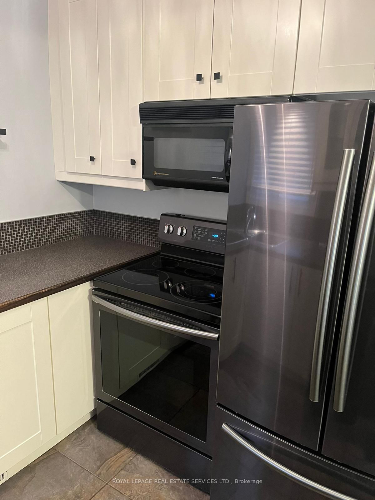 95 Larraine Avenue, #10