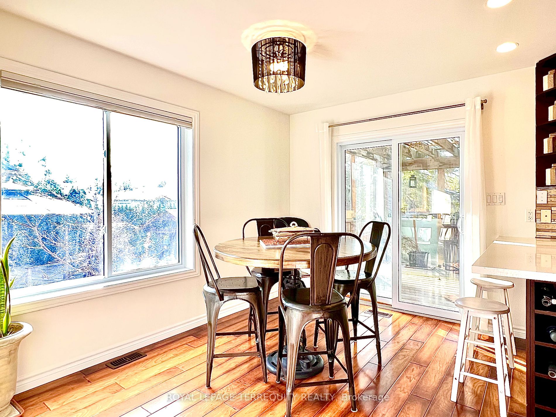 4 Edge Water Dr