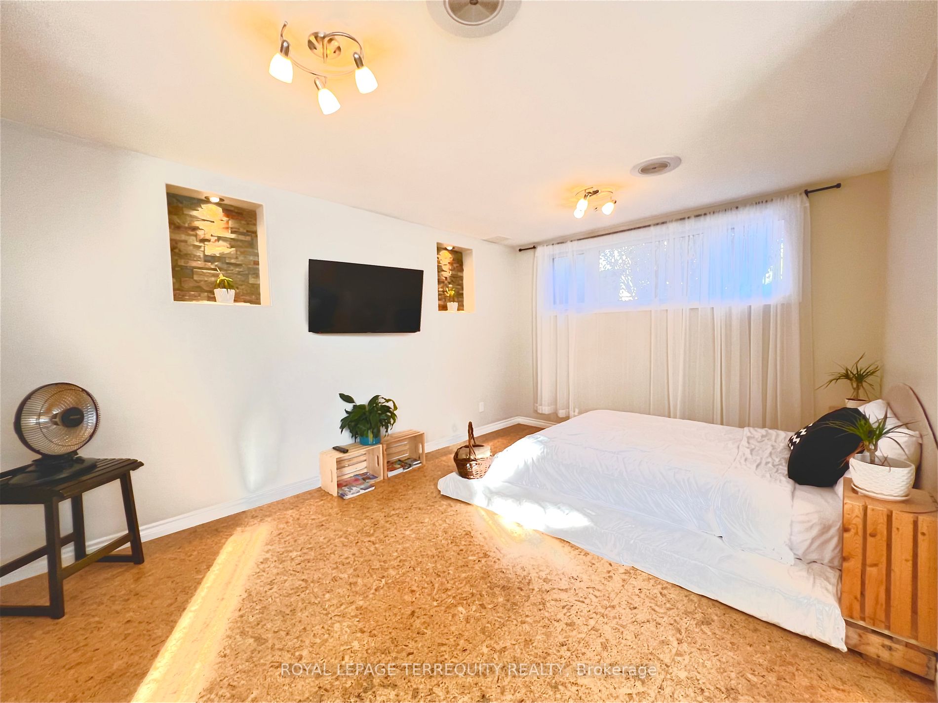 4 Edge Water Dr