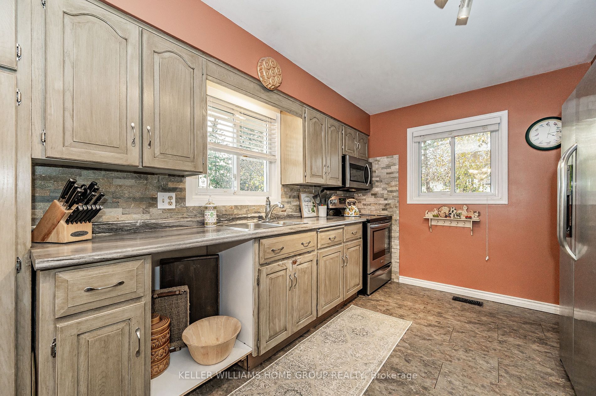 24 Eastview Rd