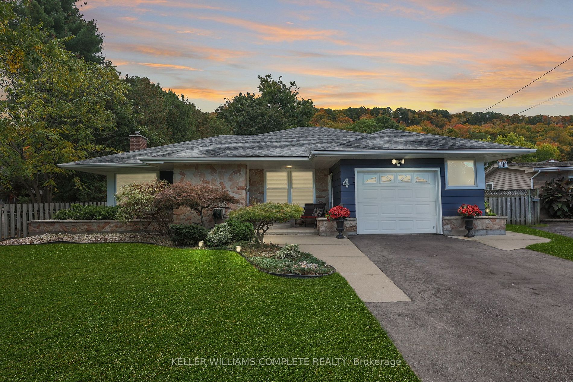 4 Oriole Cres