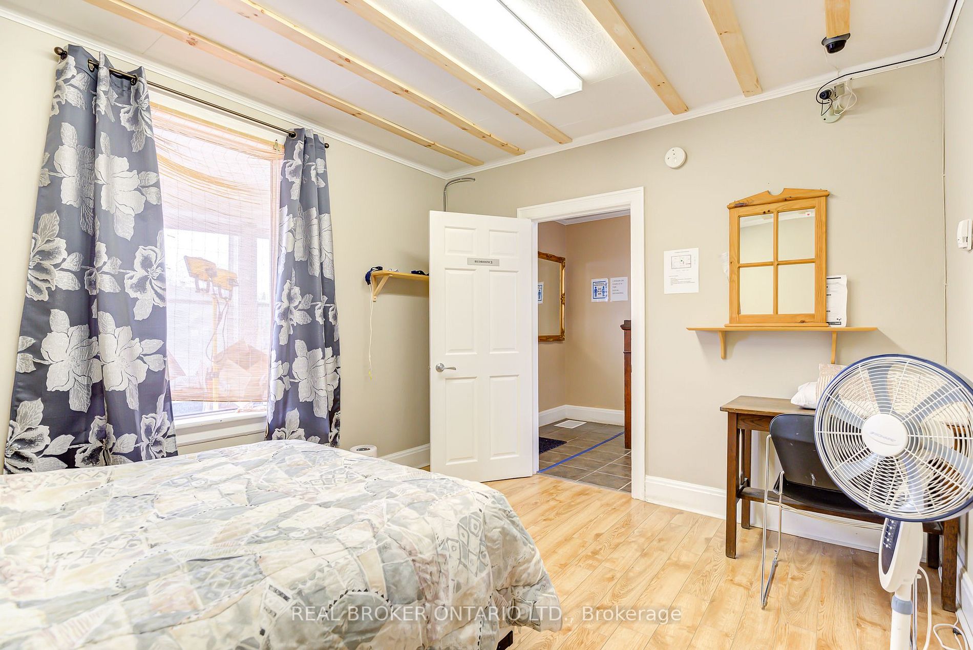 1405 King St E