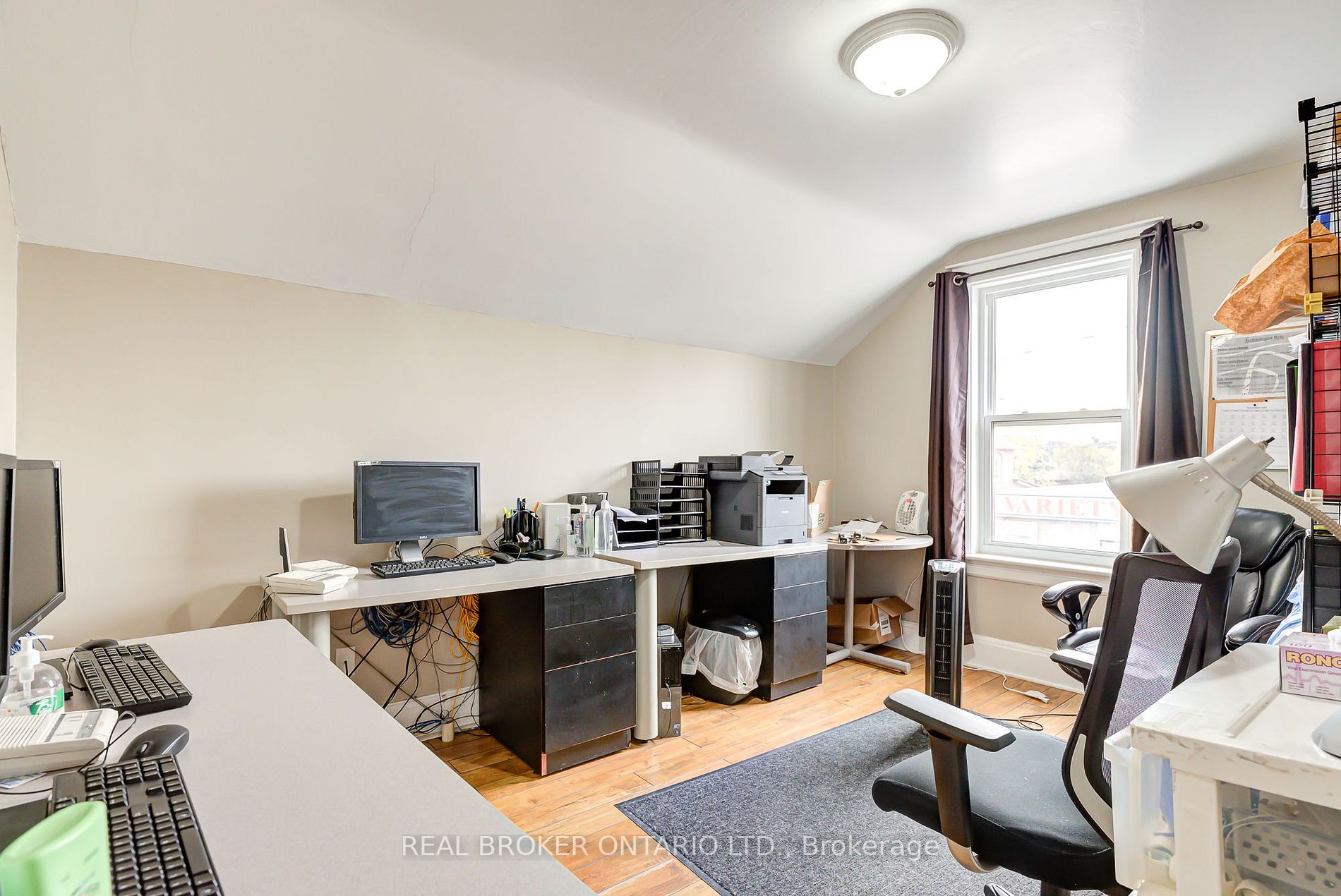 1405 King St E