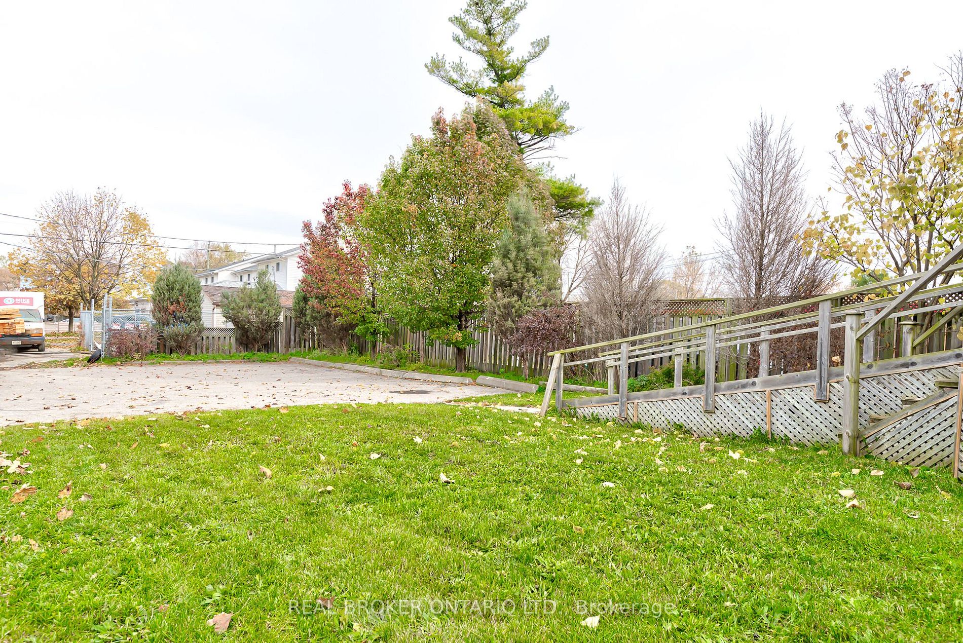 1405 King St E