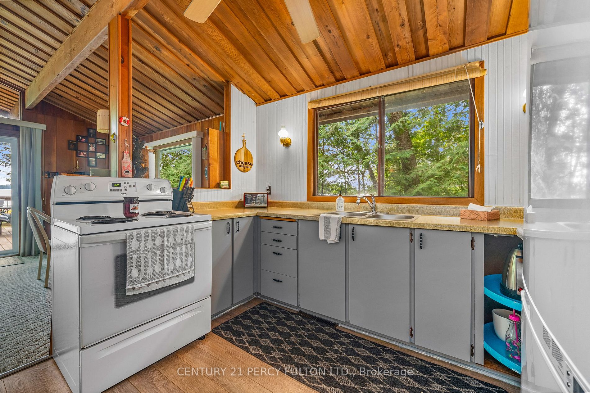 5 Camelot Pl