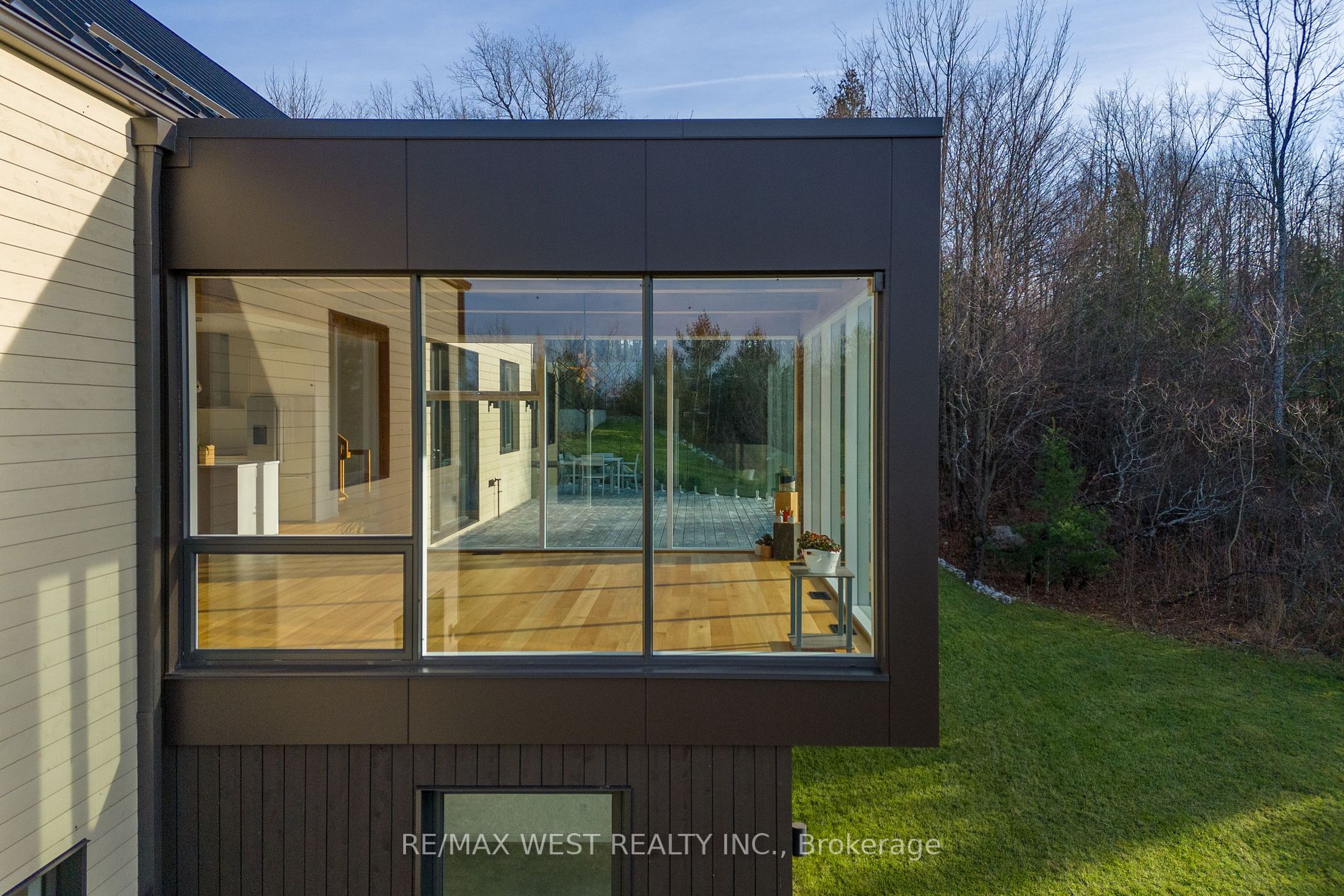 22 Summer Lane
