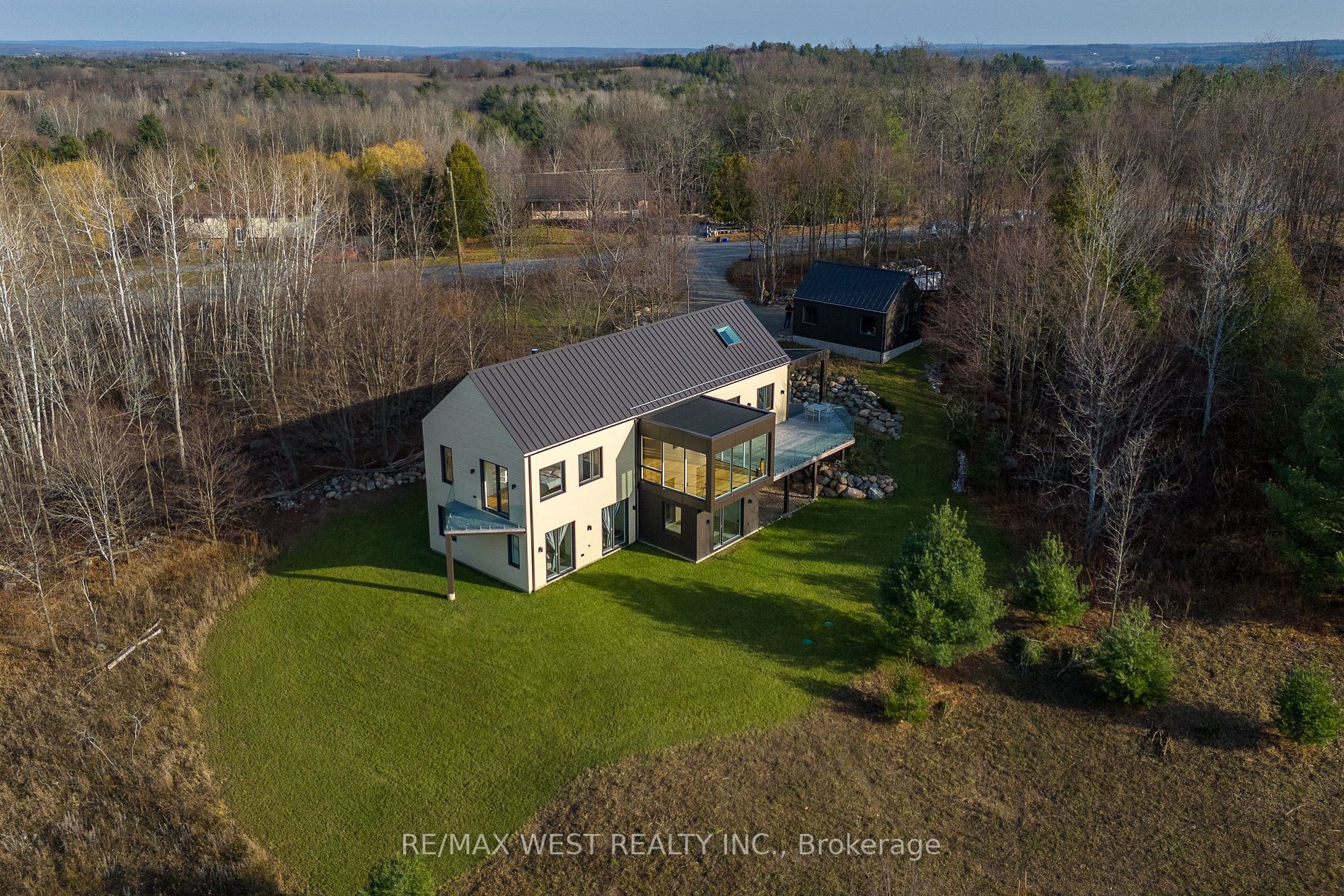 22 Summer Lane