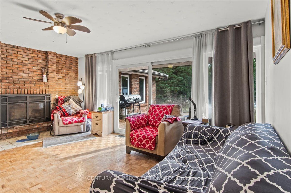 1185 Sturgeon Rd