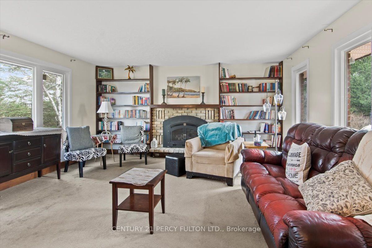 1185 Sturgeon Rd