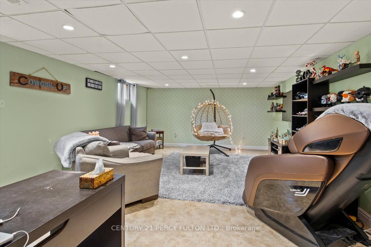 1185 Sturgeon Rd