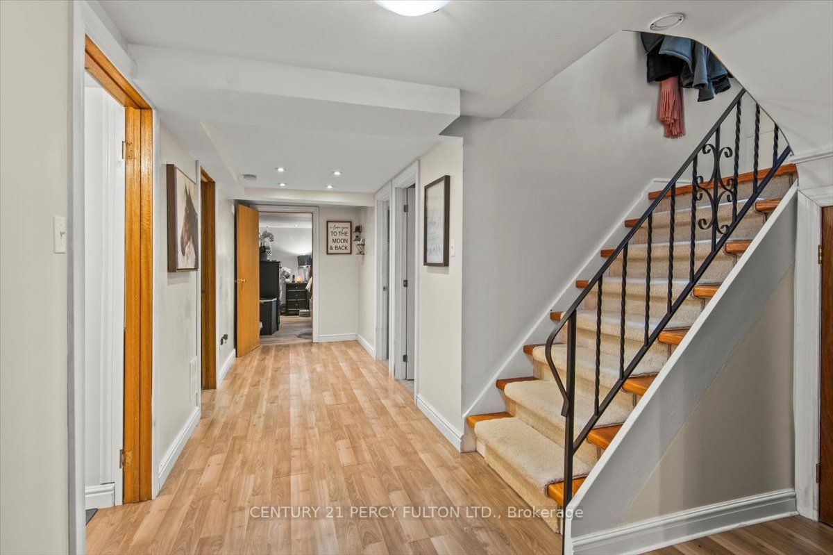 1185 Sturgeon Rd