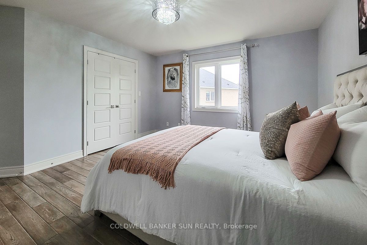 32 Kingspoint Circ