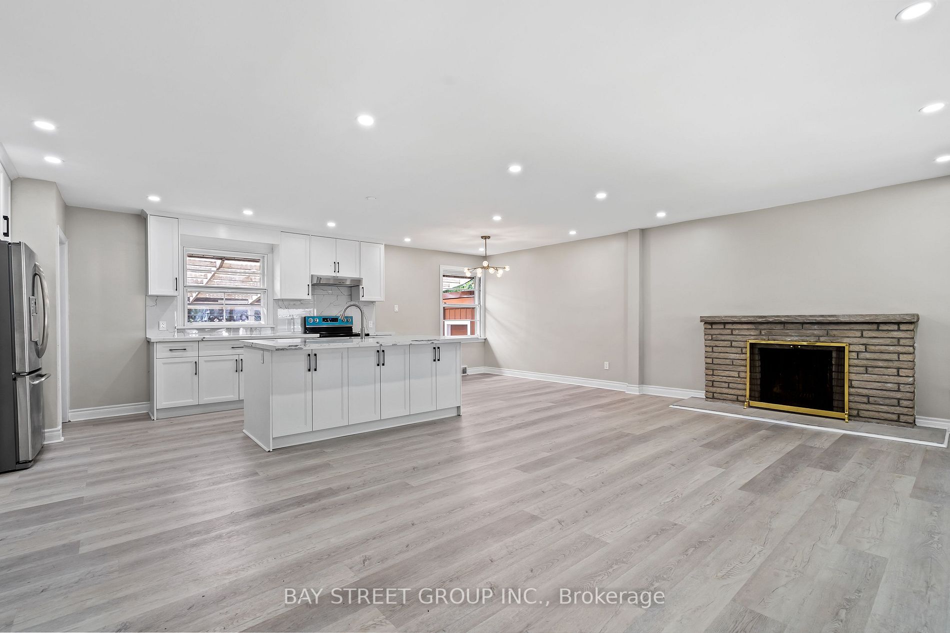27 Dunkeld Ave, #Upper
