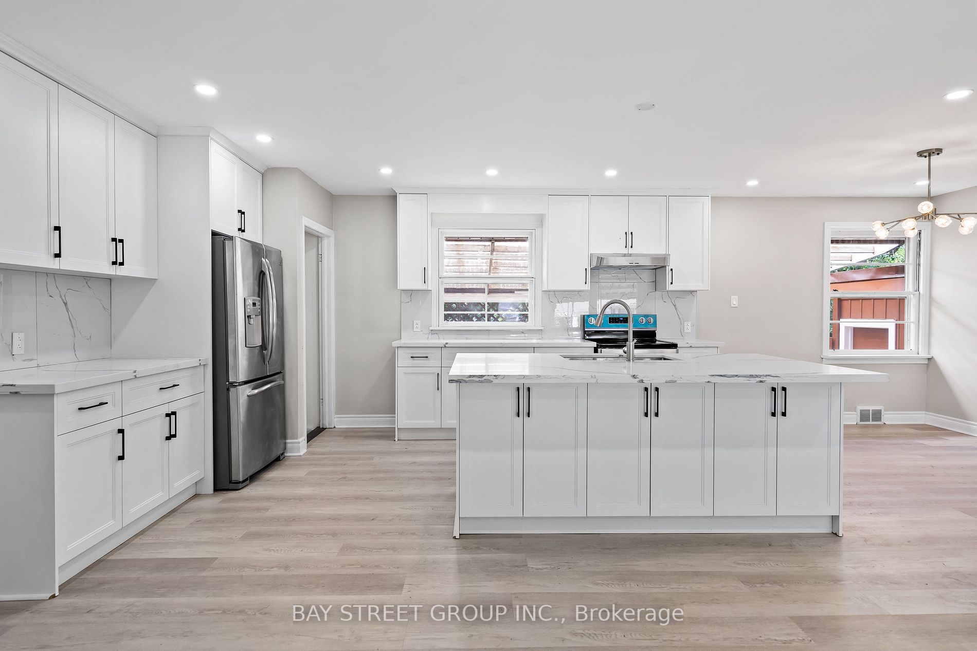 27 Dunkeld Ave, #Upper