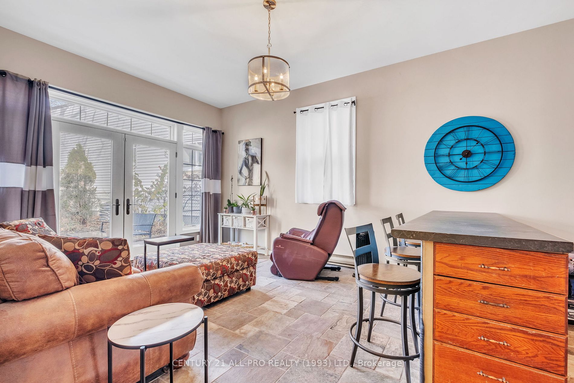 148-150 King St W