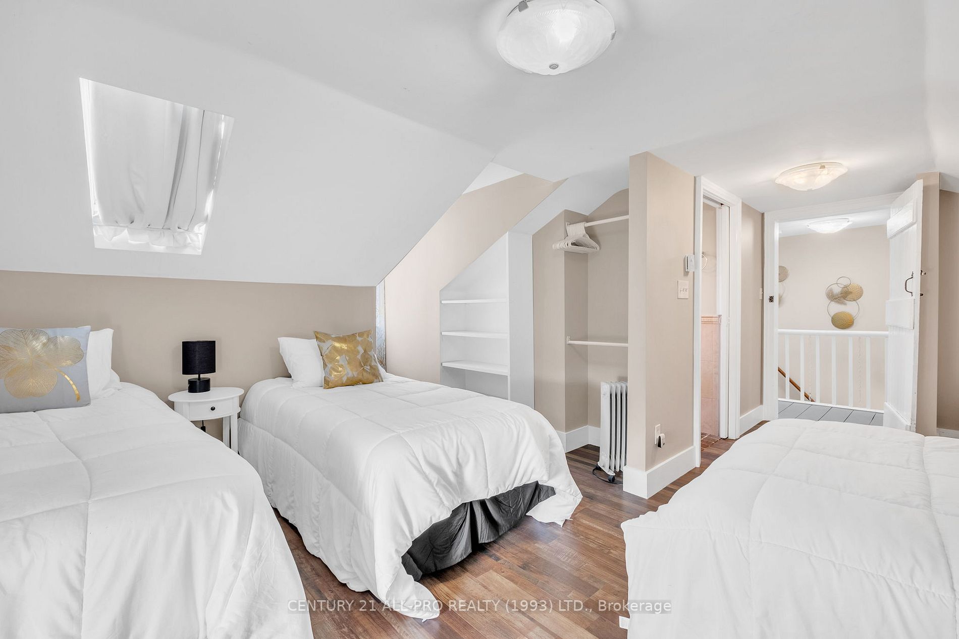 148-150 King St W