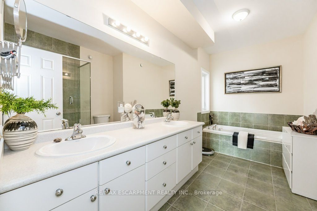 3 Gatewood Crt