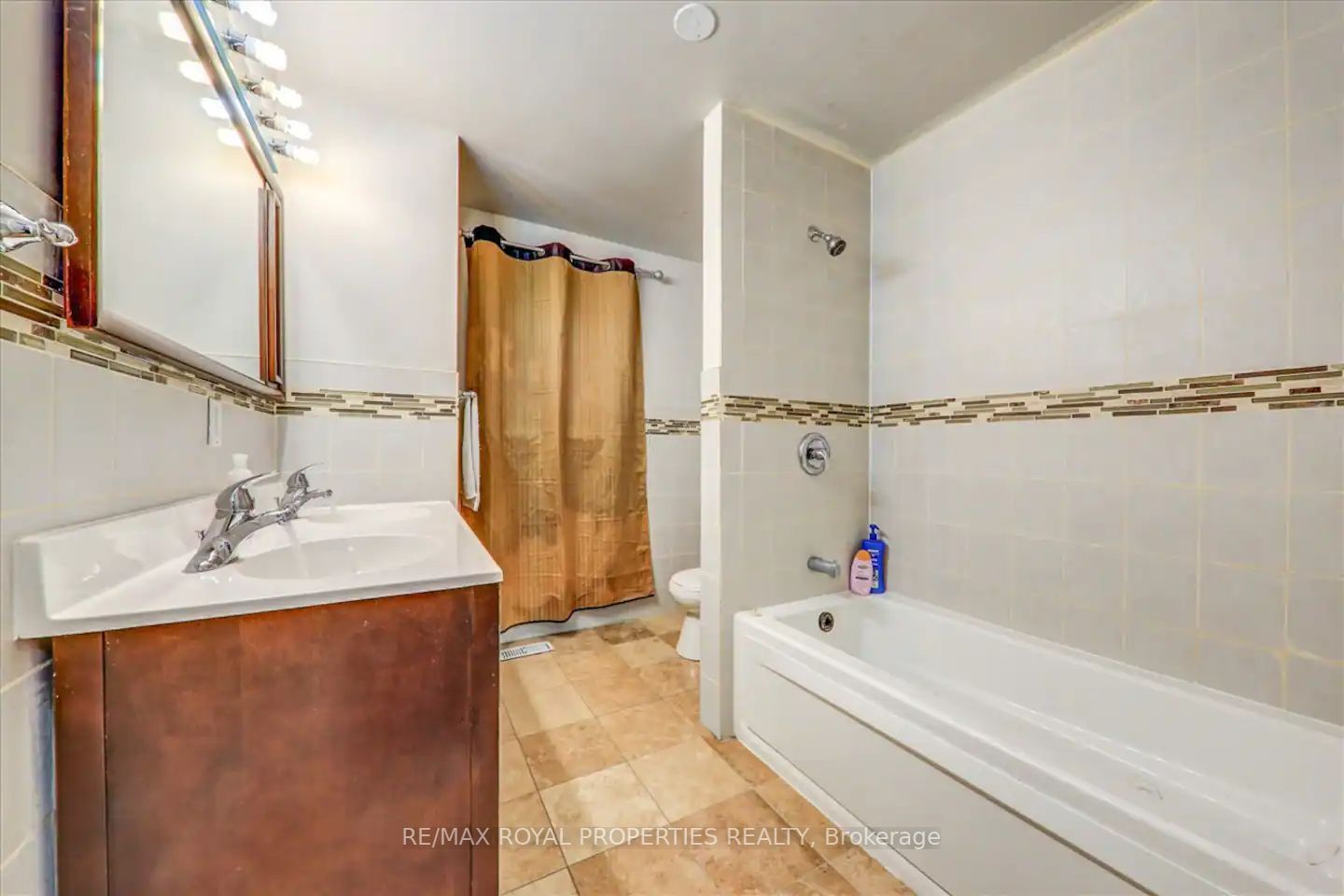 34 Robinson Ave