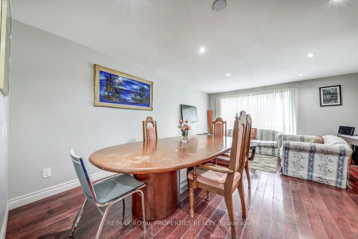 34 Robinson Ave