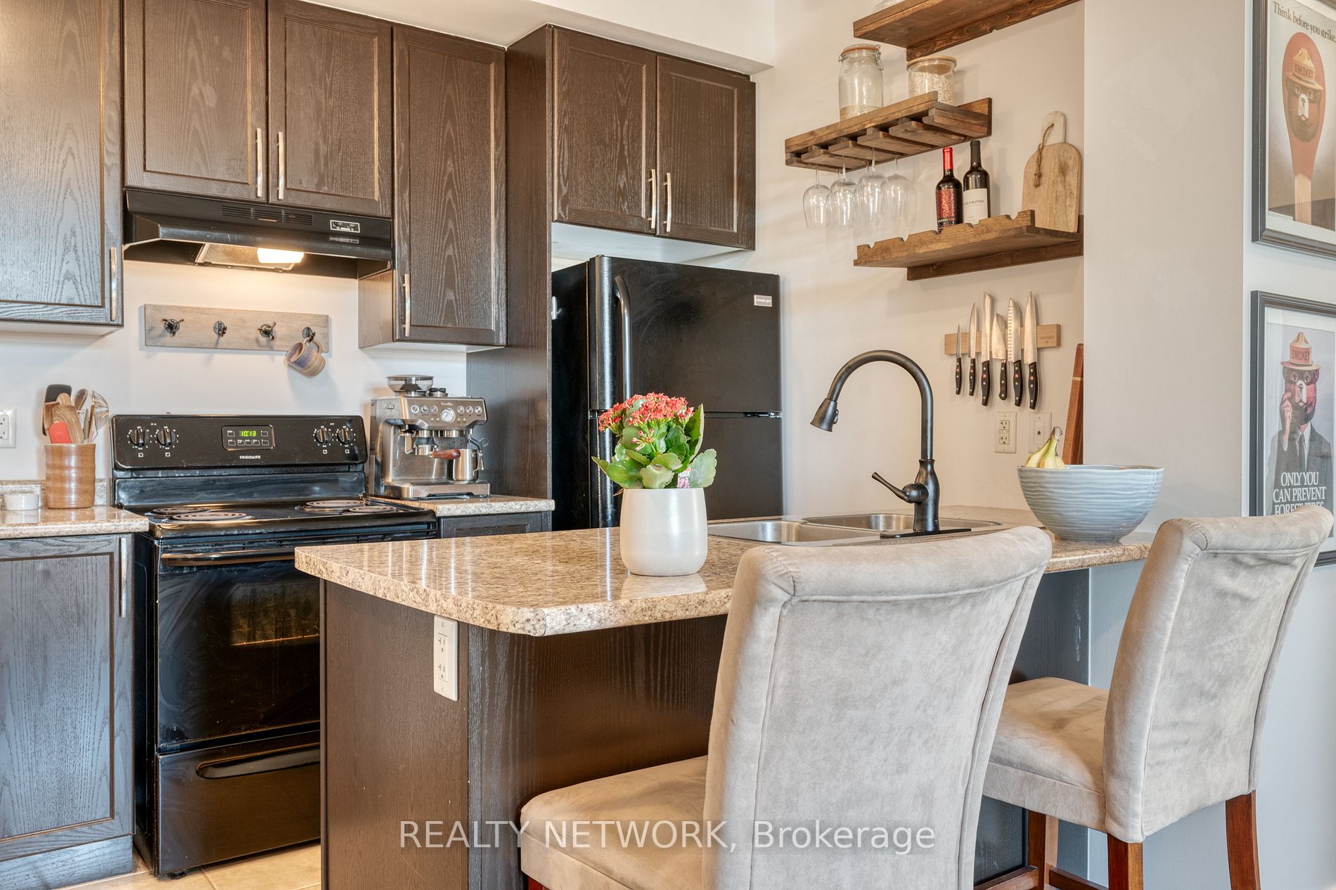 90 Charlton Ave W, #408