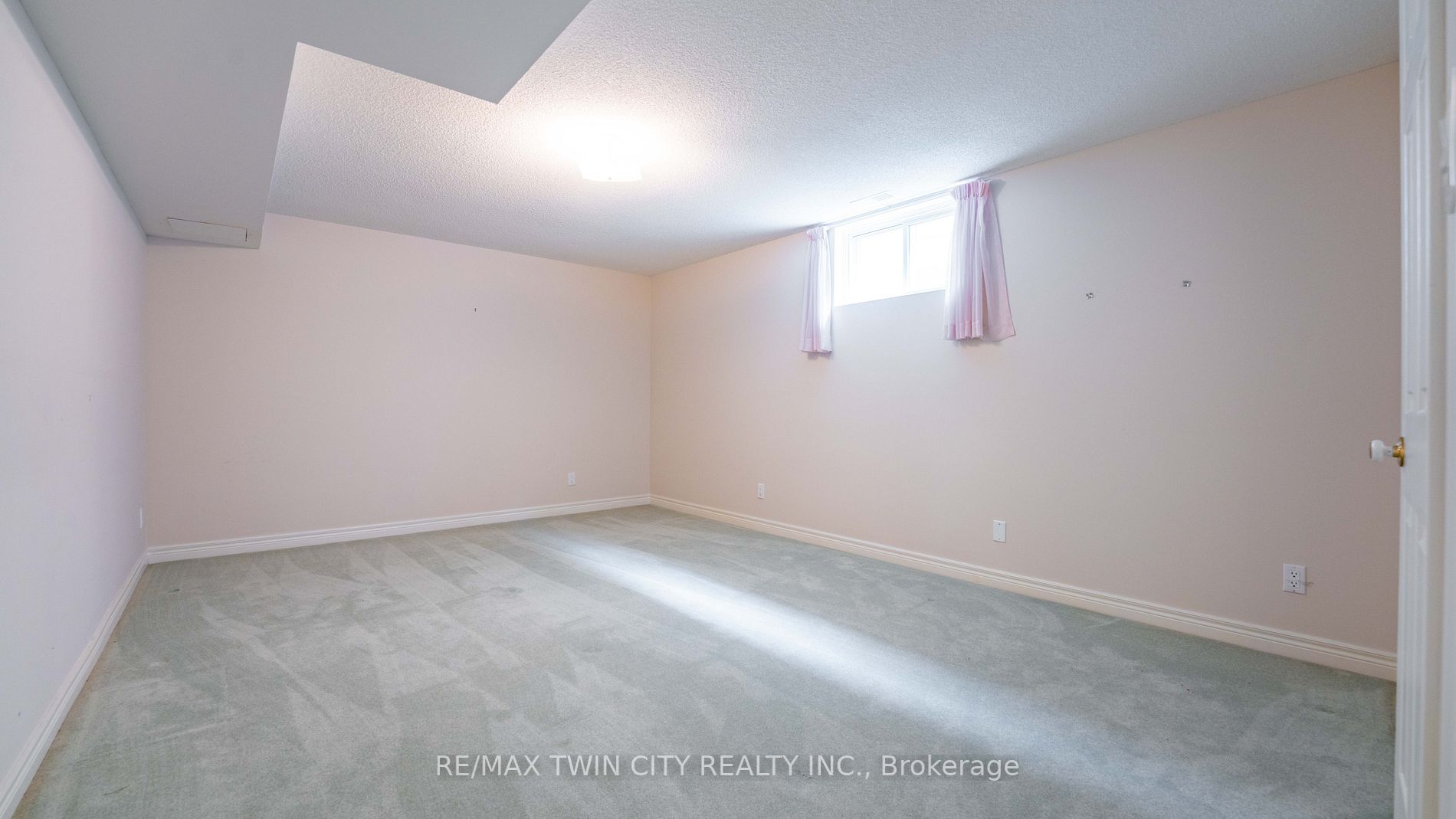 152 Dufferin Ave, #18