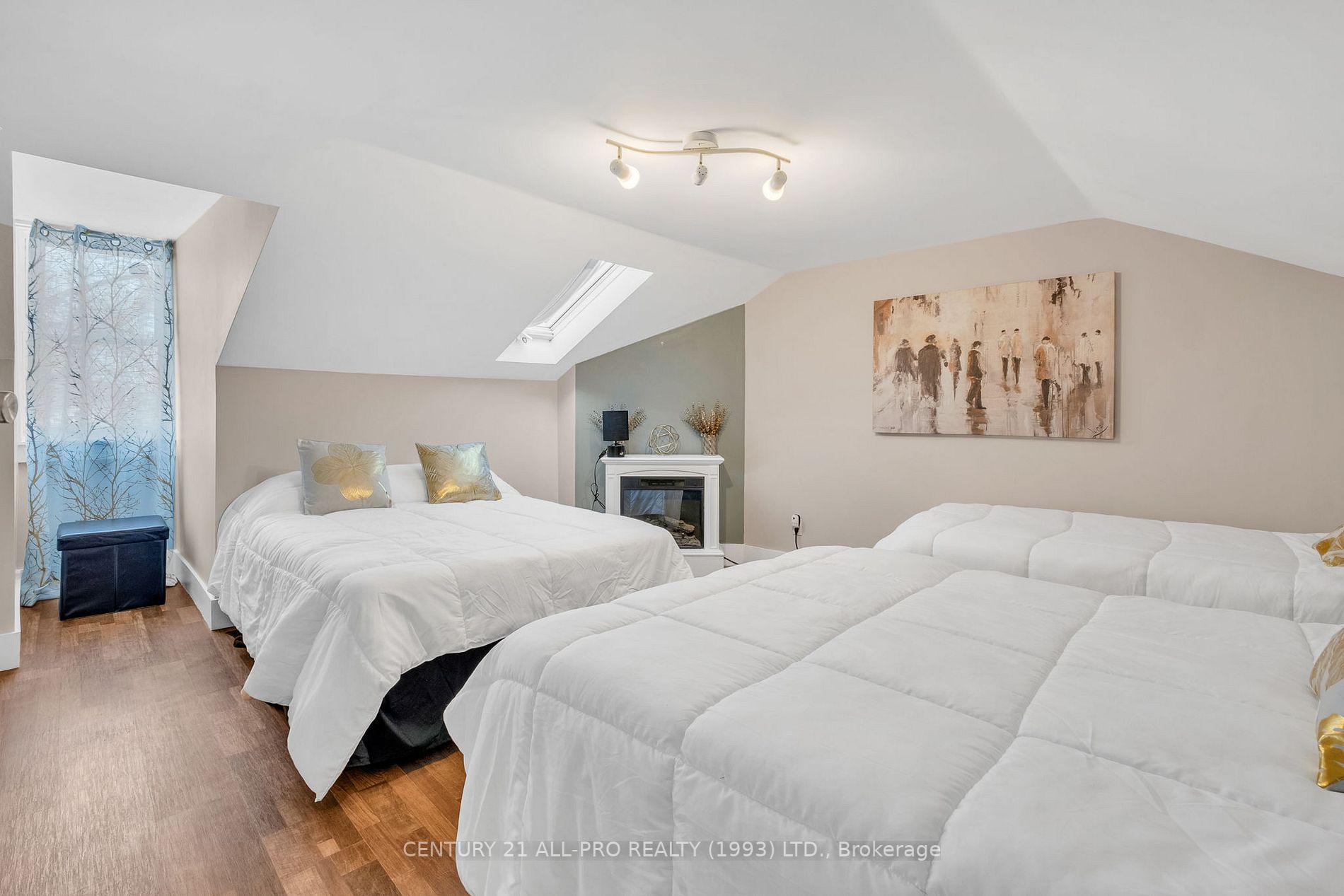 148-150 King St W