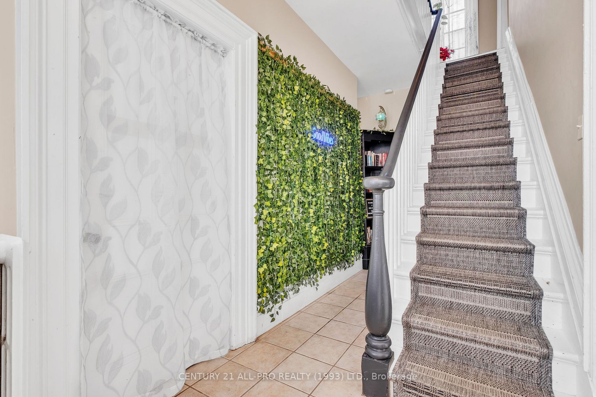 148-150 King St W