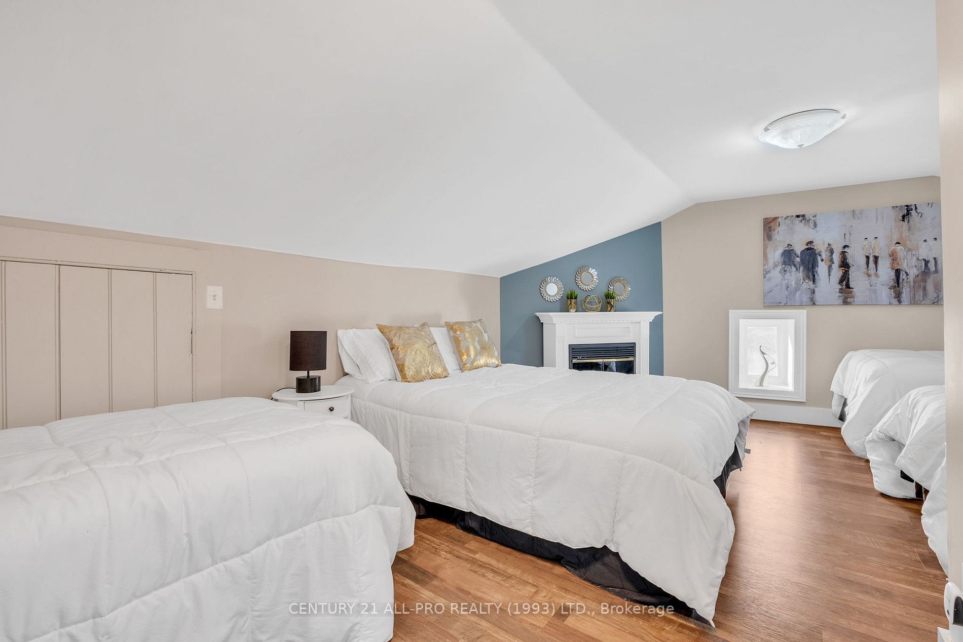148-150 King St W