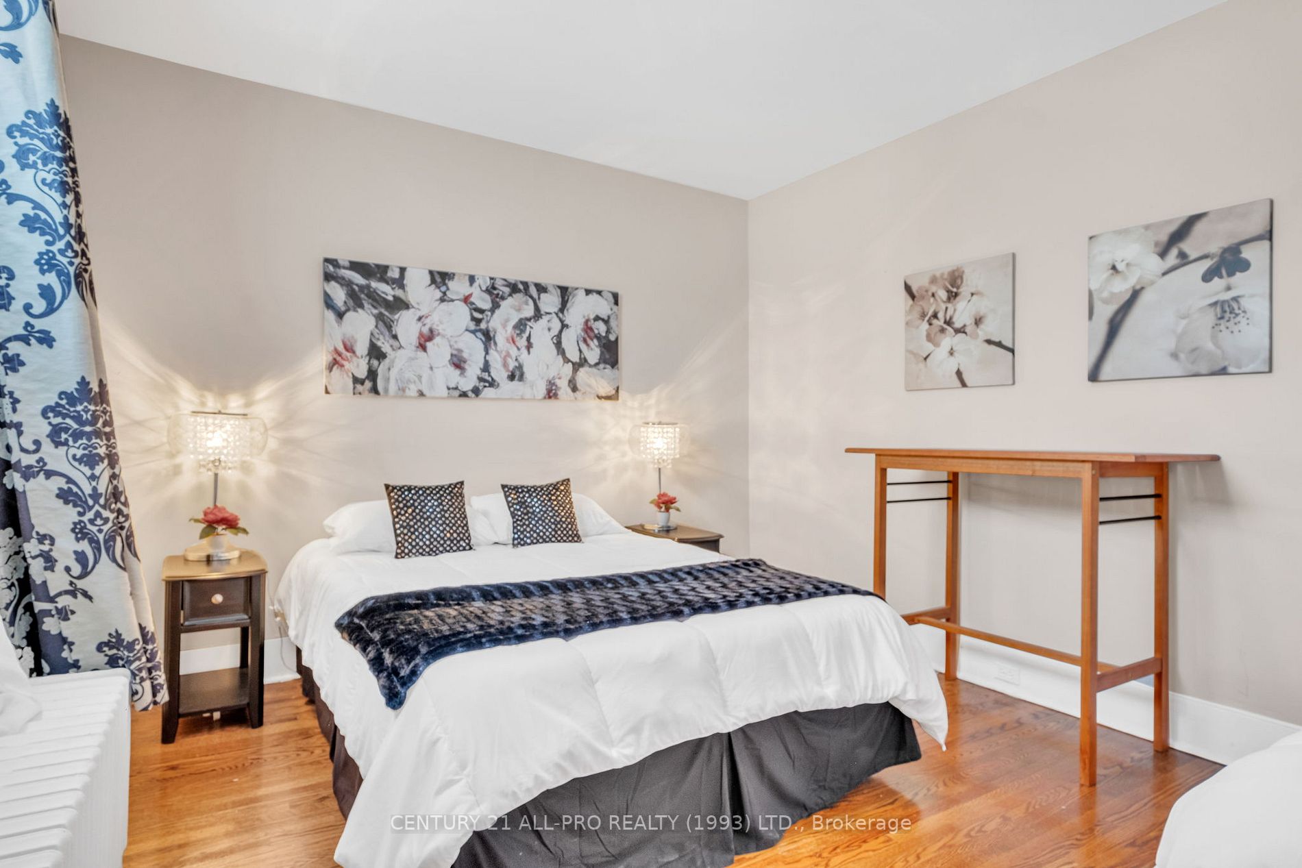 148-150 King St W