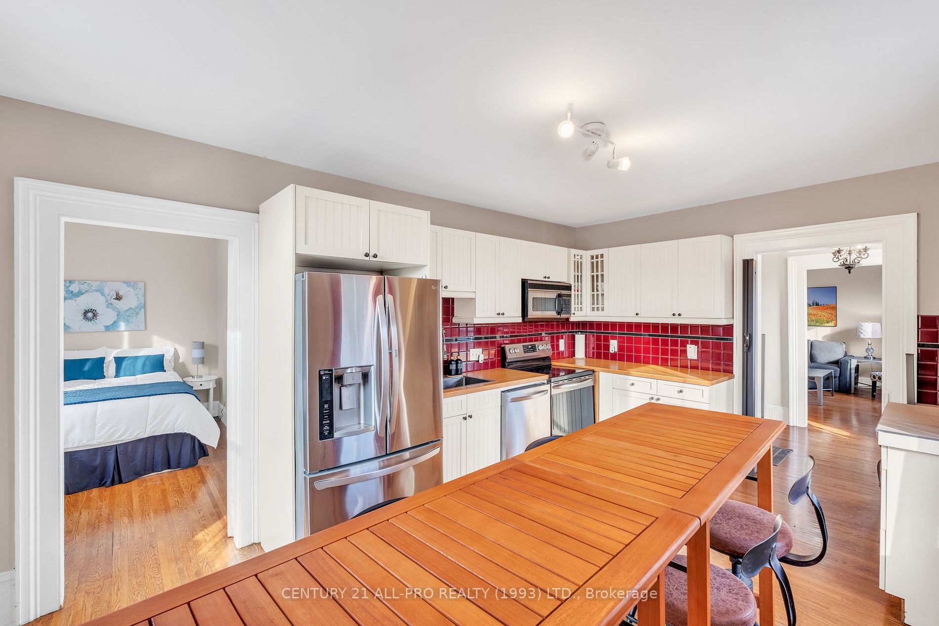 148-150 King St W