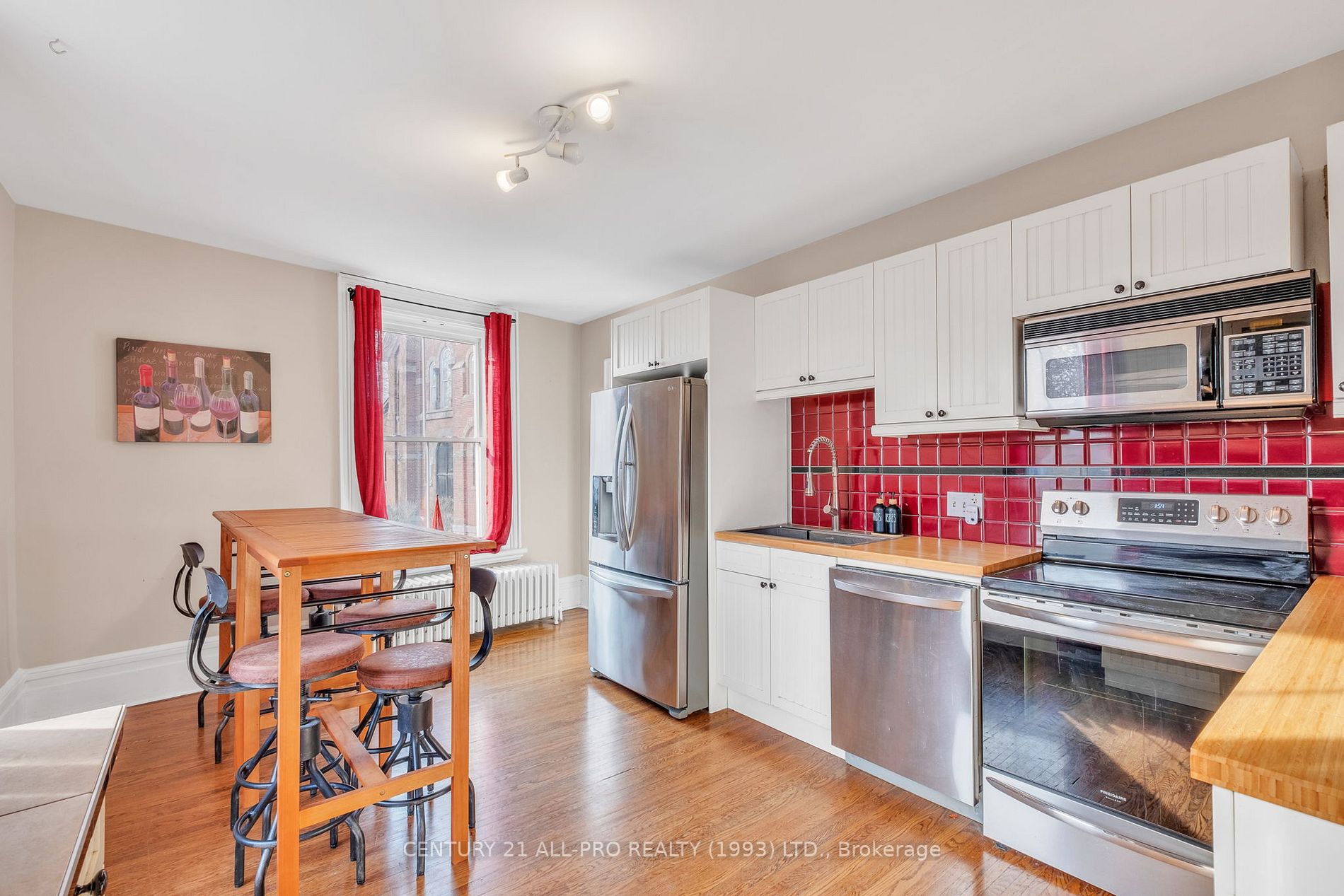 148-150 King St W