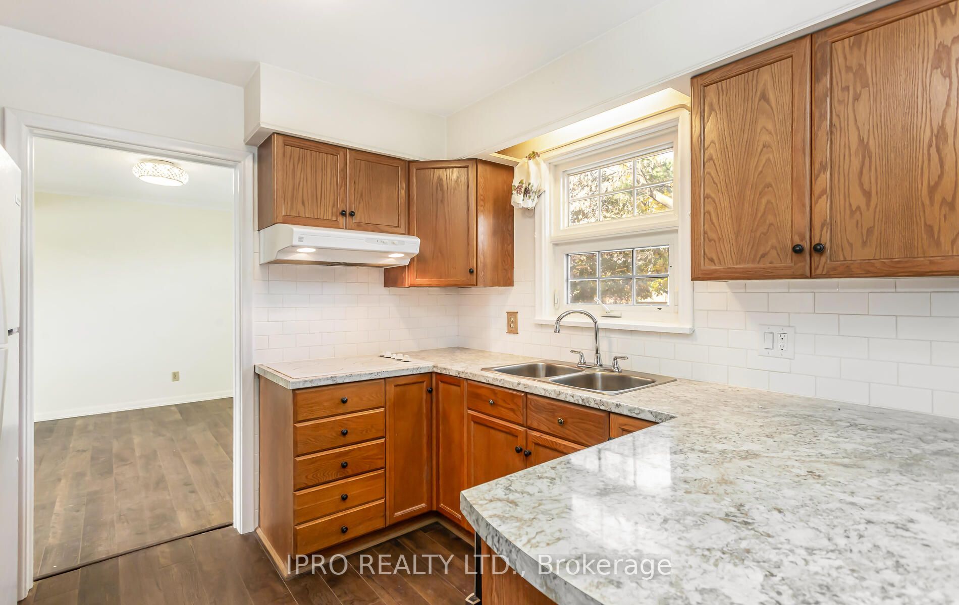 221 Nugent (Upper Level) Dr N