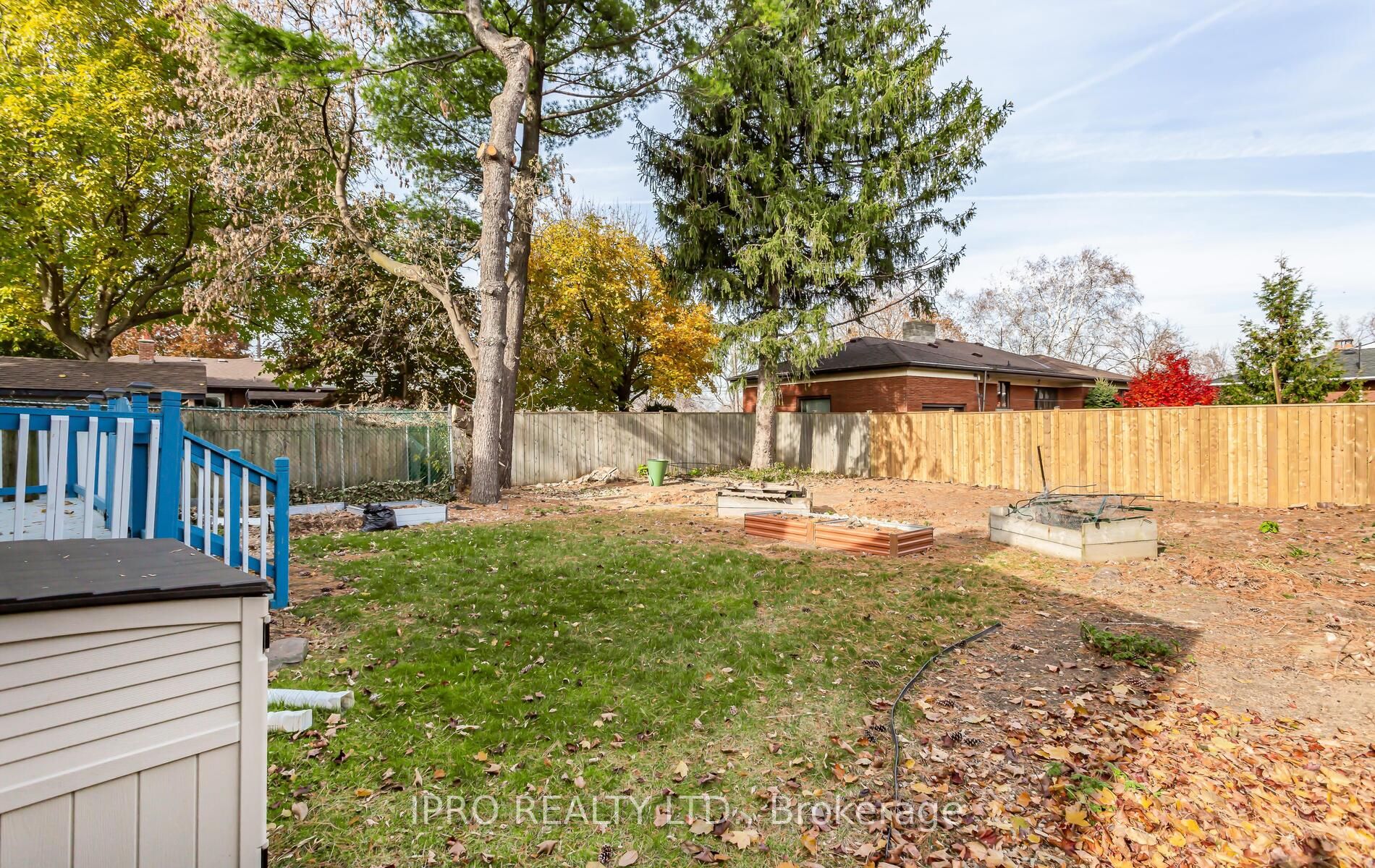 221 Nugent (Upper Level) Dr N