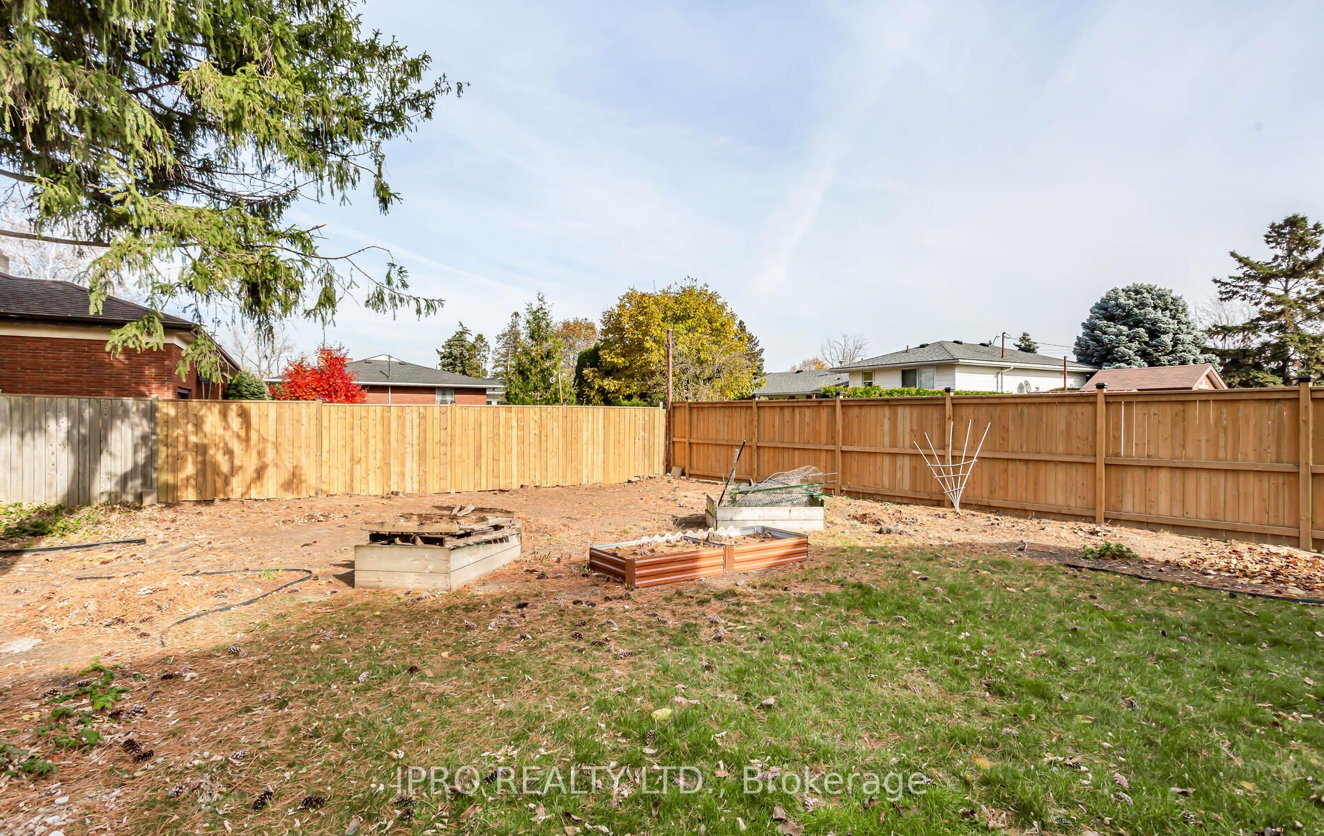 221 Nugent (Upper Level) Dr N