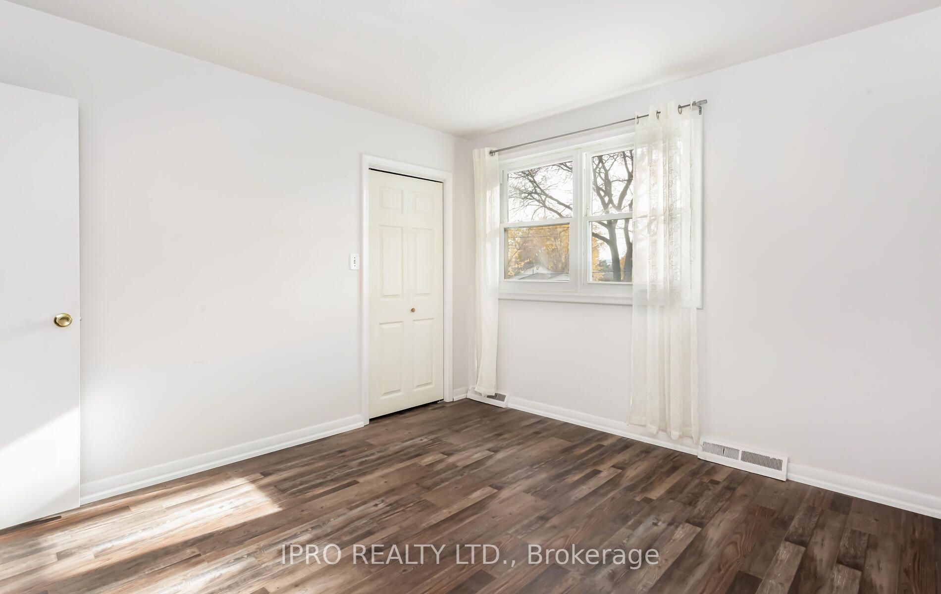 221 Nugent (Upper Level) Dr N