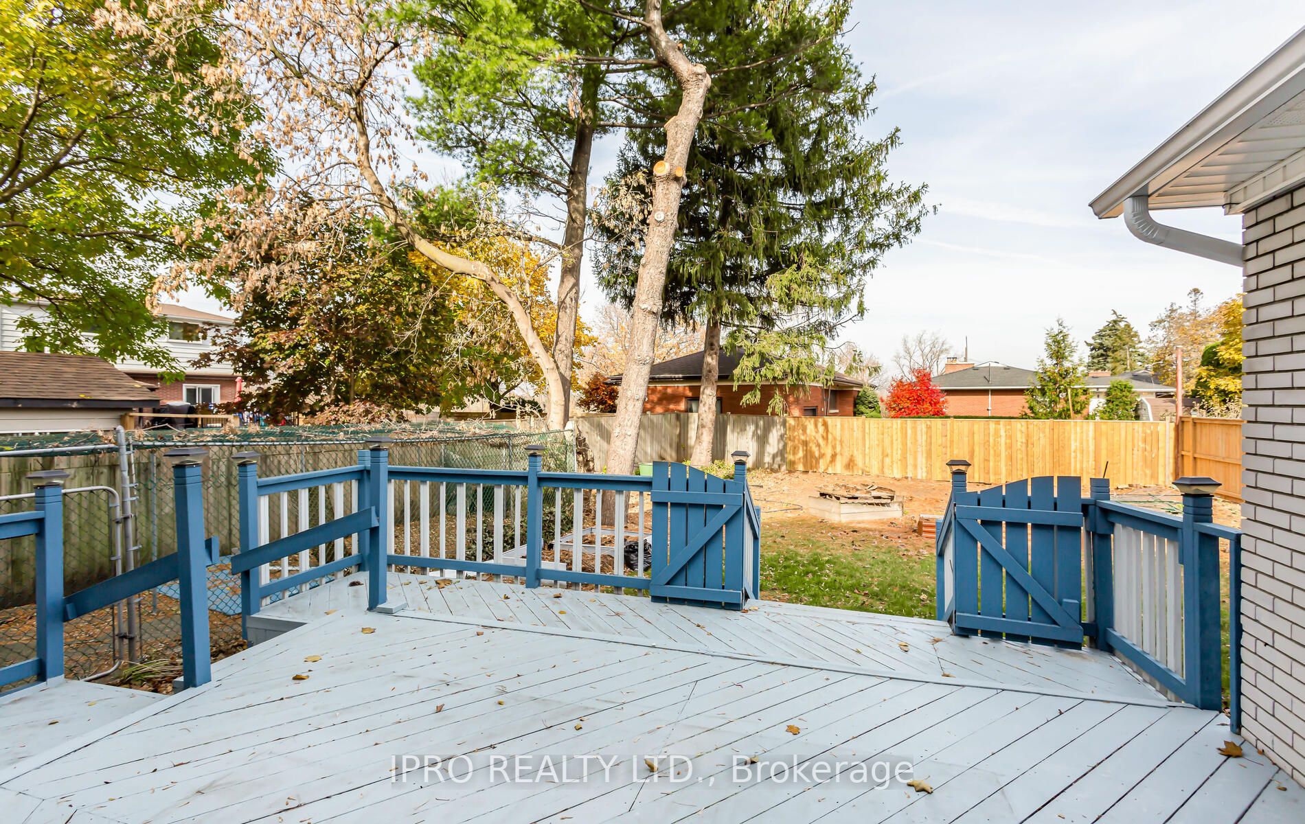 221 Nugent (Upper Level) Dr N