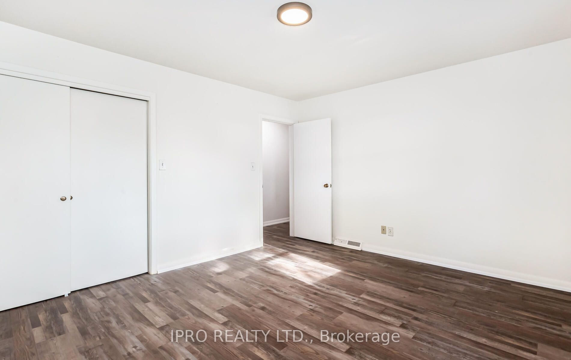 221 Nugent (Upper Level) Dr N