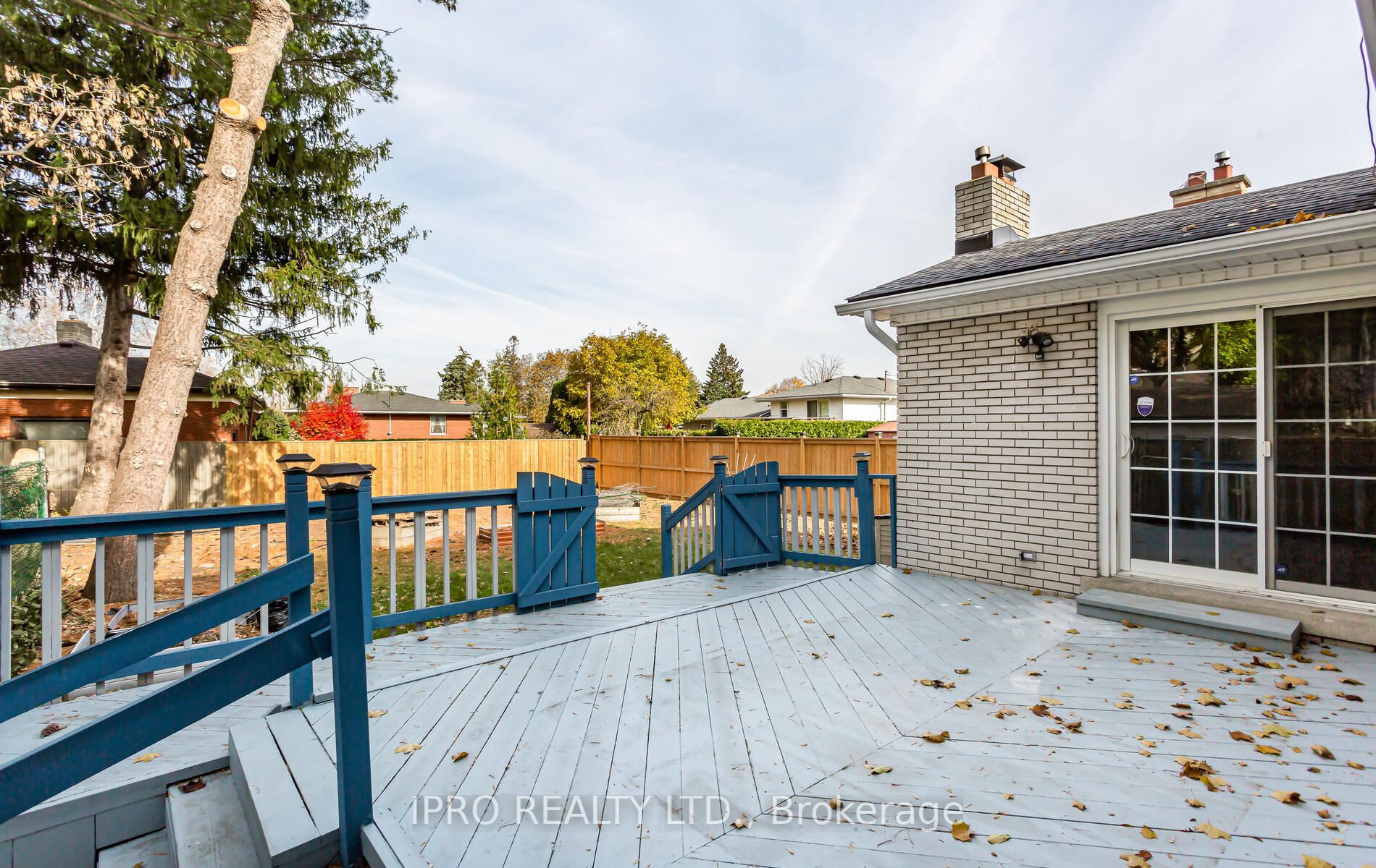 221 Nugent (Upper Level) Dr N