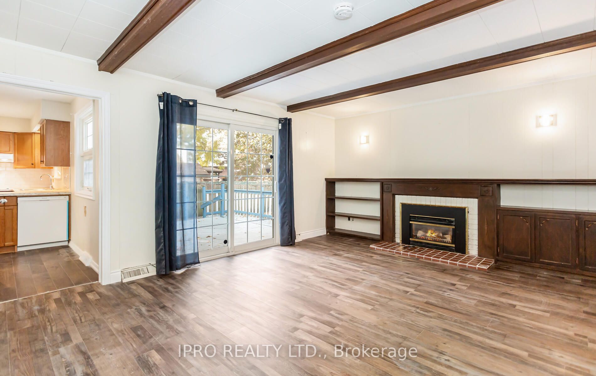 221 Nugent (Upper Level) Dr N